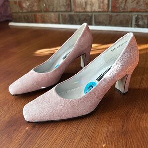 Vintage 90’s Caressa Pink Suede Heels